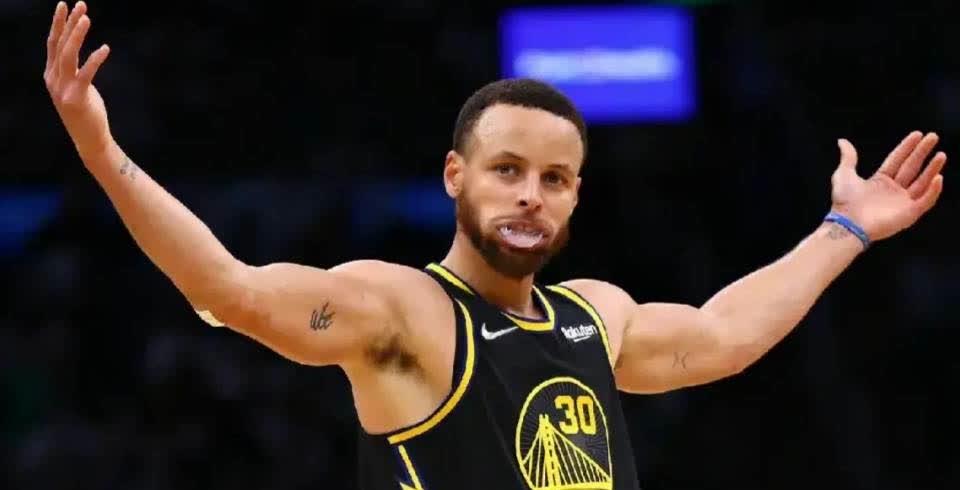 包含赛前金州勇士备战NBA常规赛，远射贴柱细节曝光，媒体盛赞，赛程密集仍需轮换的词条