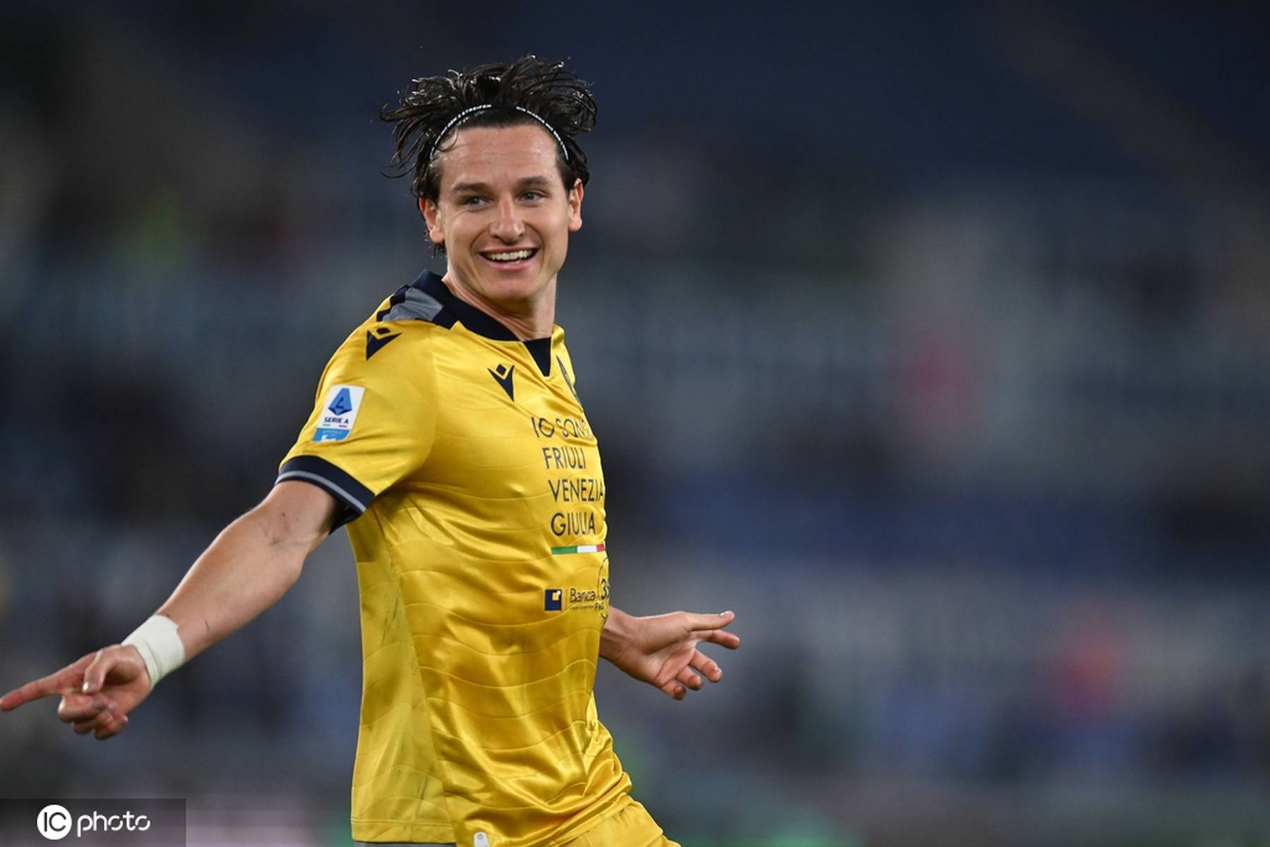 关于关键时刻德甲焦点战，拉齐奥临场应变，更衣室稳定，年轻球员得到机会的信息